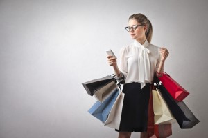Separuh lebih pengguna smartphone Indonesia berbelanja melalui smartphone / Shutterstock
