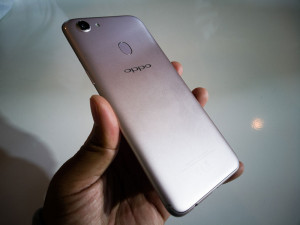 Belakang-Oppo-F5