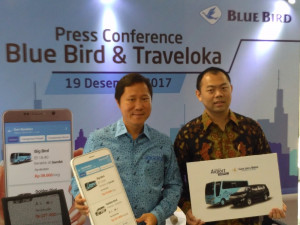 (Ki-Ka) Direktur Blue Bird Sigit Djokosoetono dan CEO Transport Traveloka Caesar Indra / DailySocial