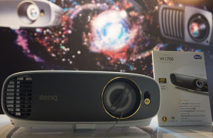 benq-cinehome-w1700-dan-cinepro-w11000h-proyektor-4k-uhd-hdr-kelas-bioskop-untuk-rumahan-1