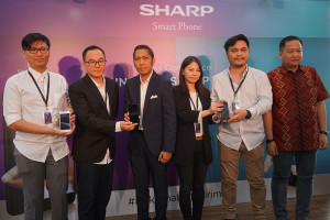 Sharp-R1s-dan-Sharp-Pi-1