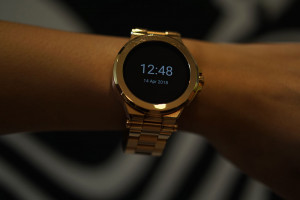 gc-connect-smartwatch-mewah-bergaya-analog-dan-segala-kegunannya-1