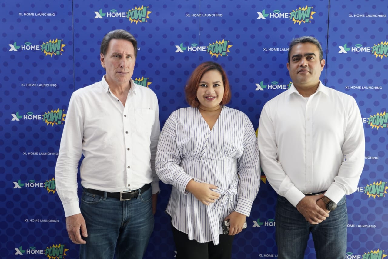 (ki-ka) Dave Ulmer (Head of XL Home), Bianca Hardini (Marketing Lead XL Home), Abhijit Navalekar (Director Corporate Strategy & Business Development XL Axiata)