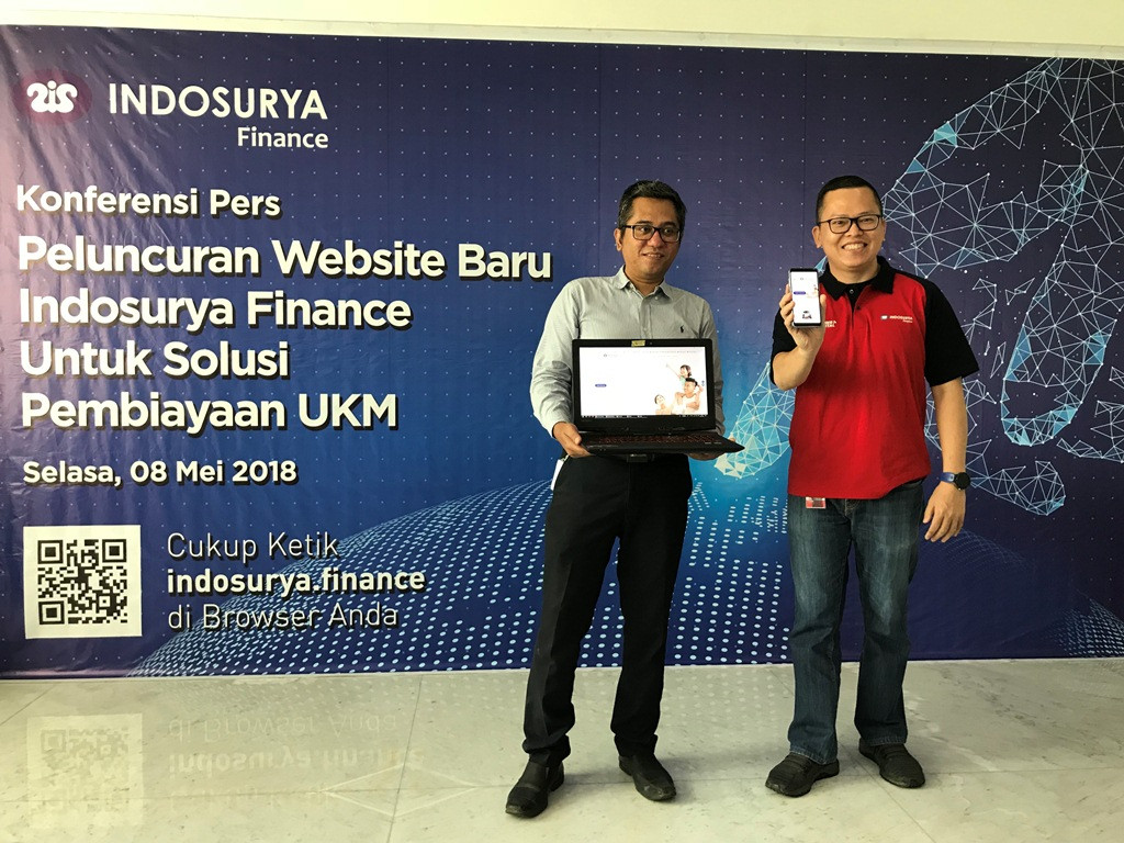 Eko Prasetyo (kiri) selaku Head of System Development dan Mulyadi Tjung sebagai Managing Director (kanan) / Indosurya Finance