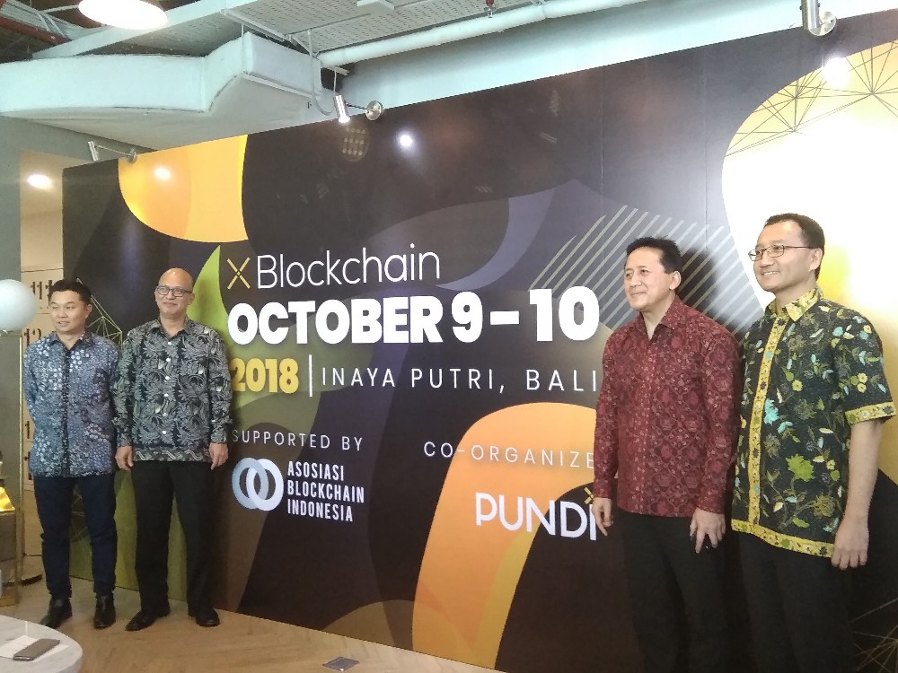 Steven Suhadi (Sekjen Asosiasi Blockchain Indonesia), Constantin Papadimitriou (Co-Founder XBlockchain), Triawan Munaf (Kepala BEKRAF)​ / XBlockchain