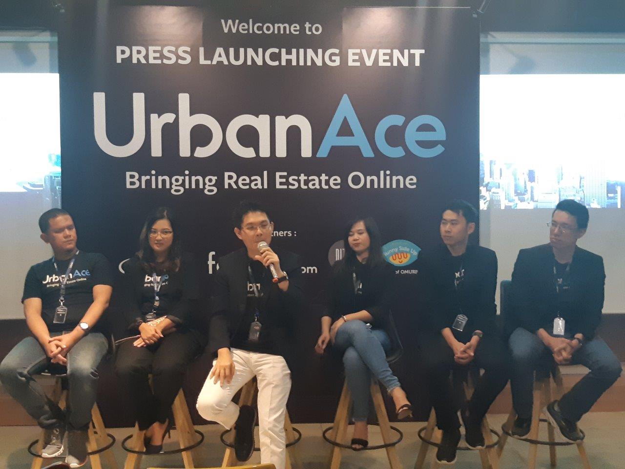 Founder dan CEO UrbanAce Ronny Waisan dan tim manajemen saat peluncuran resmi layanan / UrbanAce