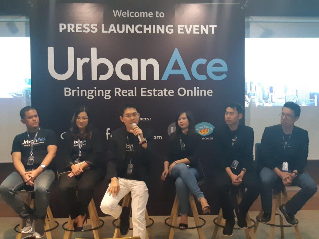 Ronny Waisan, Founder and CEO of UrbanAce and its management team in the grand launching / UrbanAce