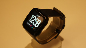 smartwatch-fitbit-versa-resmi-dirilis-3