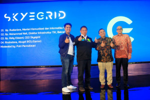 Dari kiri ke kanan: Rolly Edward (CEO Skyegrid) , Rudiantara (Menkominfo), Muhammad Neil (Bekraf), Rindradana (Abuget)