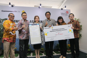 Seremonial penandatanganan kerja sama antara TelkomGroup dan Commonwealth Life / Telkom