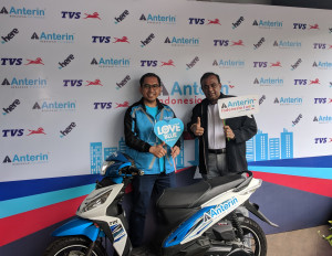 CEO Anterin Imron Hamzah dan Presiden Direktur TVS Motor Company Indonesia V Thiyagarajan / DailySocial