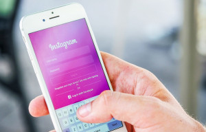 Ilustrasi Interface Instagram di iPhone