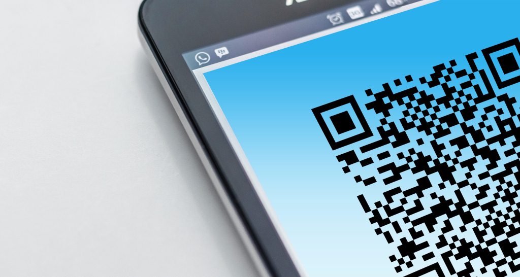 Bank Mandiri dan BCA merilis implementasi fitur QR code sebagai inovasi fintech. Masing-masing dalam bentuk Mandiri Pay dan QRku di BCA mobile dan Sakuku