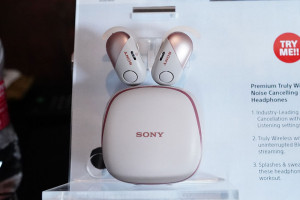 sony-indonesia-umumkan-headphone-wireless-noise-cancelling-wh-1000xm3-dan-wf-sp900