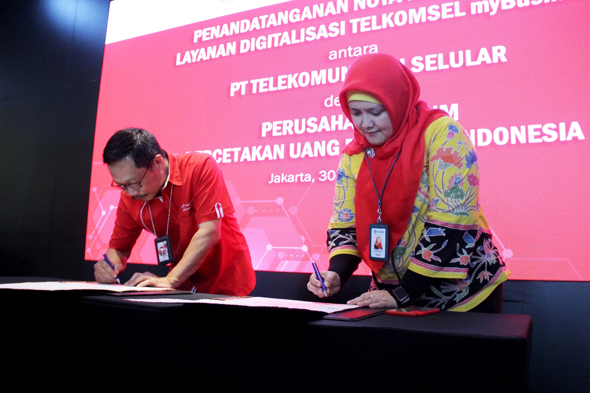 Telkomsel menyediakan beberapa solusi IoT, adtech, dan pembayaran digital bagi Perum Peruri