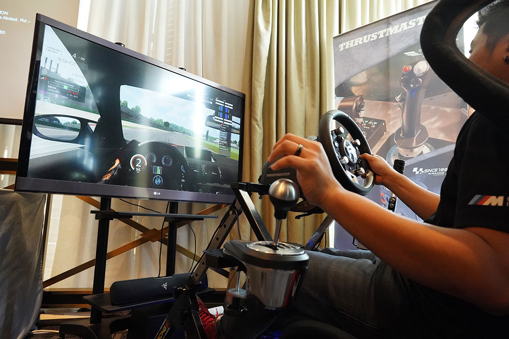 jajaran-steering-wheel-dan-joystick-thrustmaster-kini-tersedia-di-indonesia-1