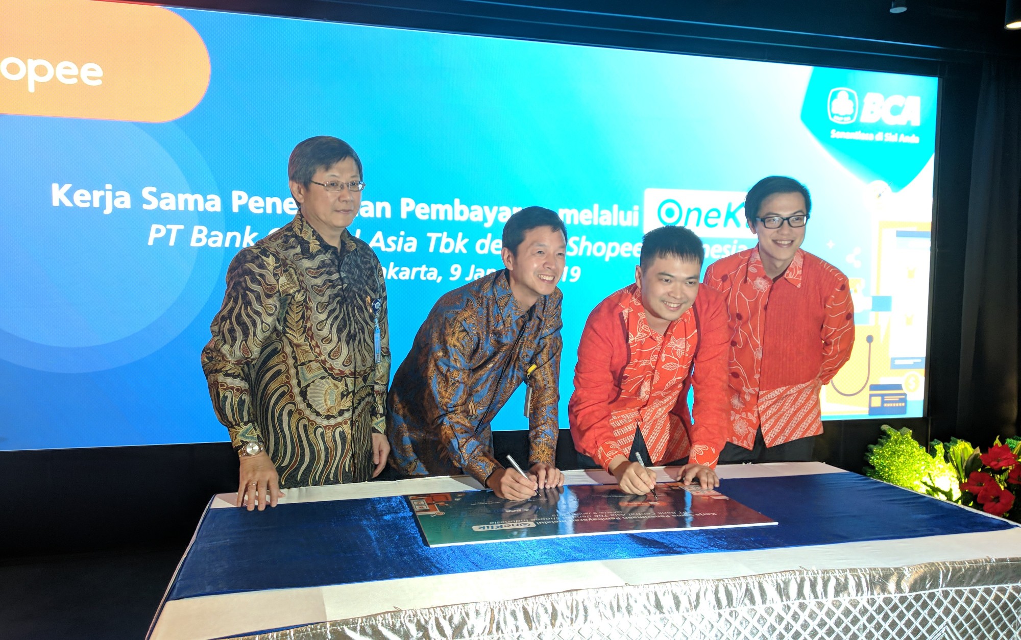 MoU signing between BCA and Shopee for OneKlik