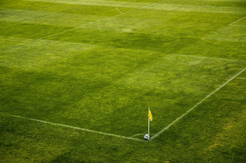 LapangBola adalah aplikasi yang memudahkan mencari dan memesan lapangan pertandingan sepak bola, futsal, dan mini soccer