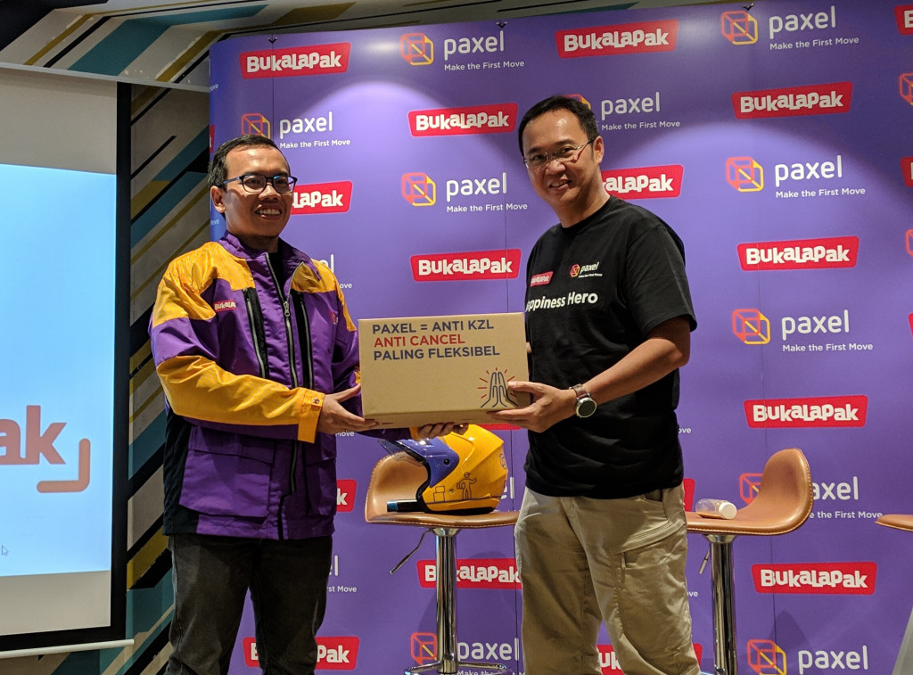 Bukalapak umumkan kerja sama dengan startup logistik "last mile" Paxel untuk melayani pengiriman same day delivery antar kota antar provinsi bertarif flat