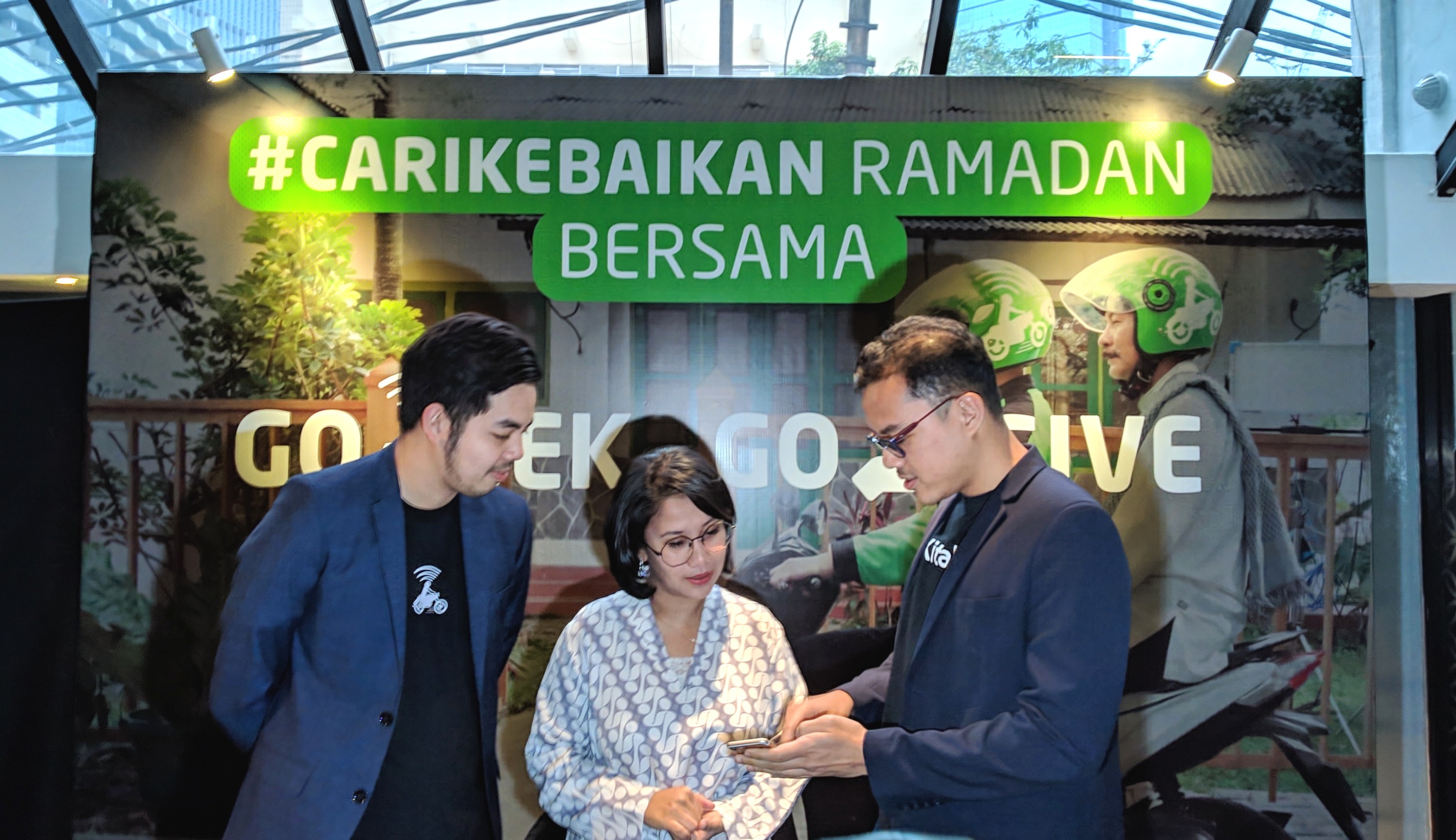 Gojek meresmikan layanan donasi online Go-Give, hasil kerja sama dengan platform penggalangan dana Kitabisa yang sudah dimulai sejak November 2018