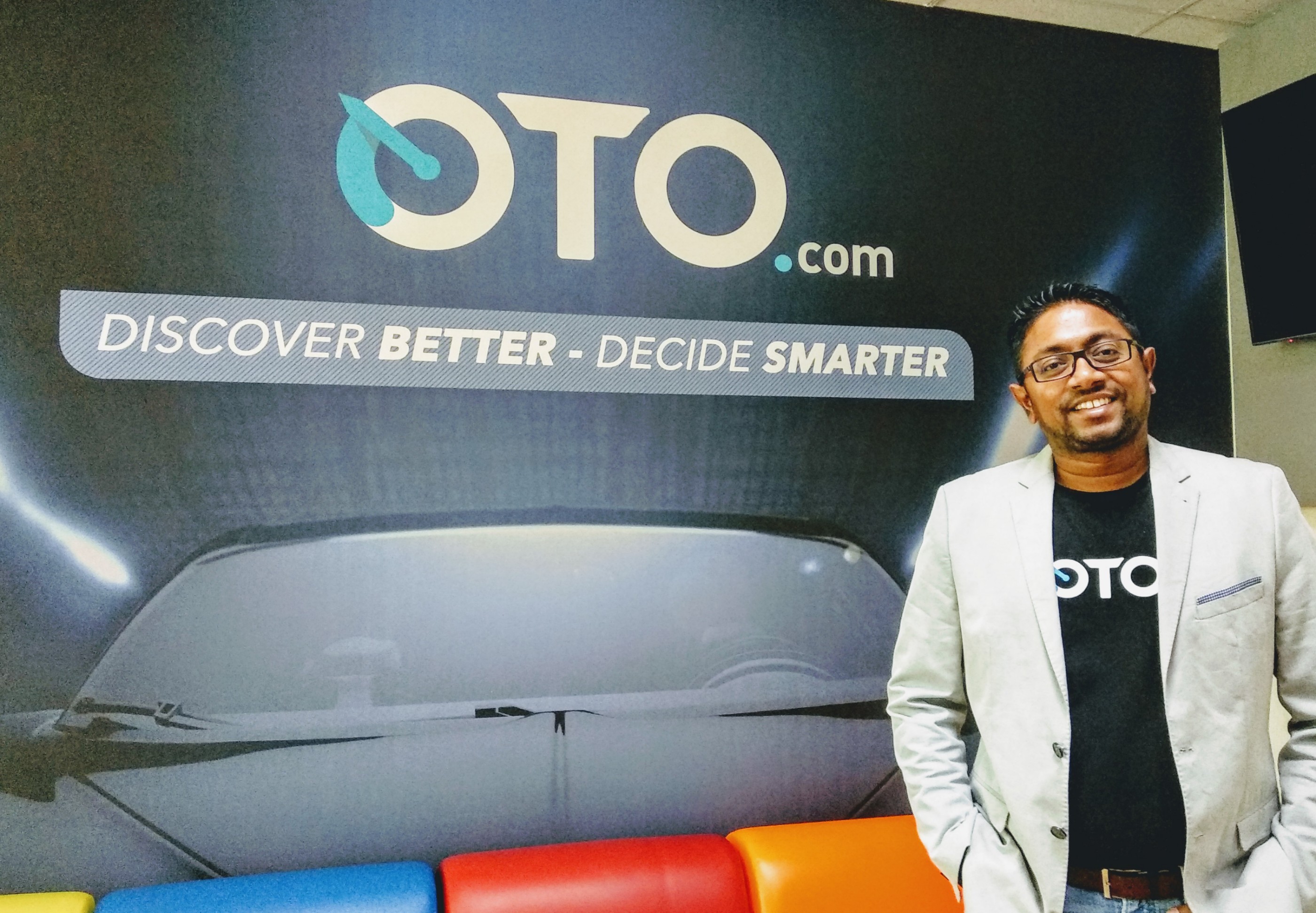 Oto.com Marketplace Otomotif