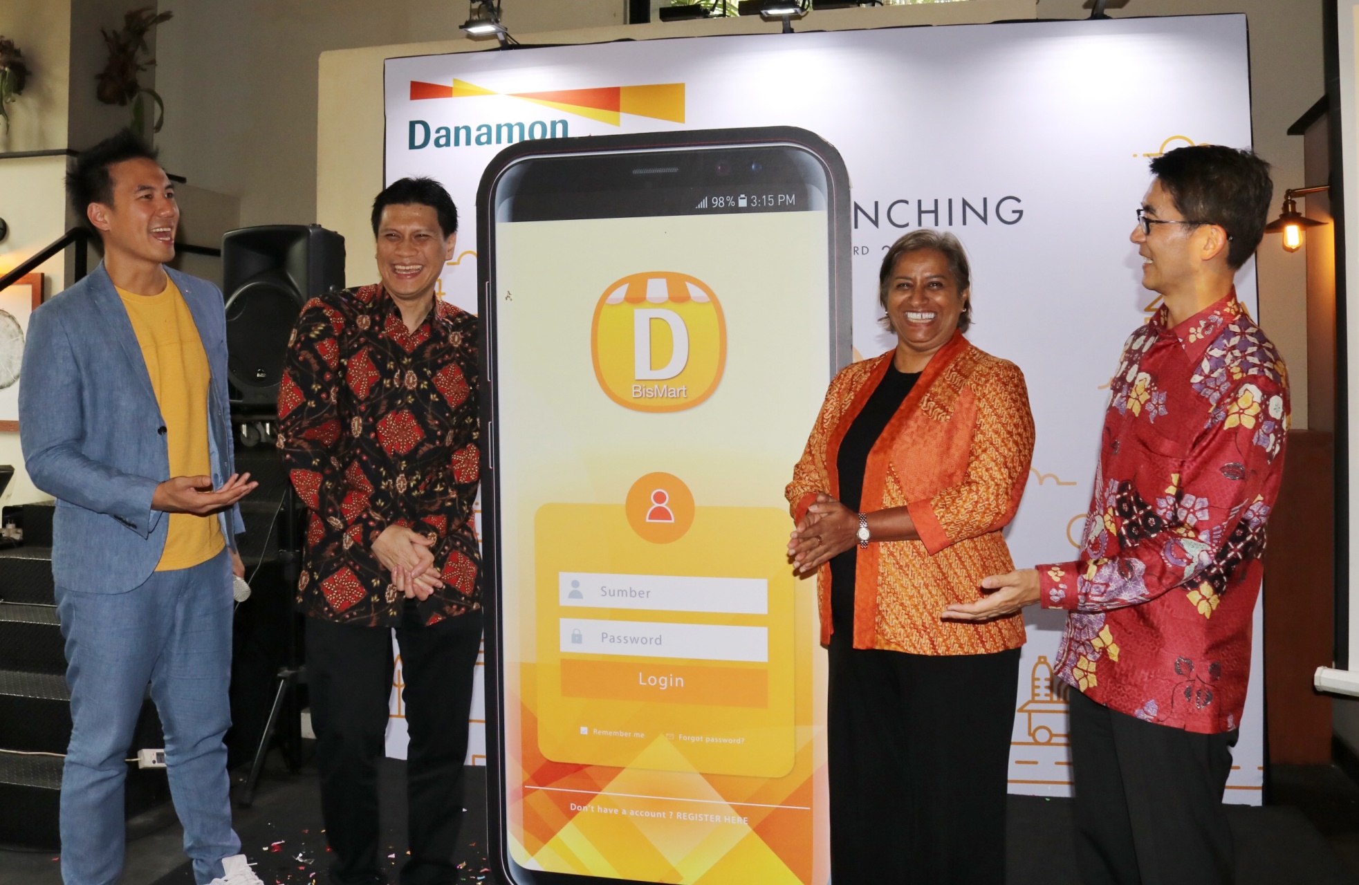 Bank Danamon meresmikan aplikasi D-BisMart, khusus menyasar pelaku bisnis dan komunitas supply chain dalam bertransaksi jual beli secara online