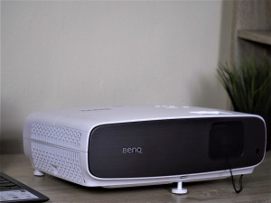 Proyektor 4K Terbaik, BenQ W2700