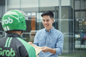 Grab ikut uji coba terbatas ojek online "GrabBike" di Malaysia, sebulan setelah kompetitornya Gojek dapat lampu hijau untuk memulai operasi terbatas