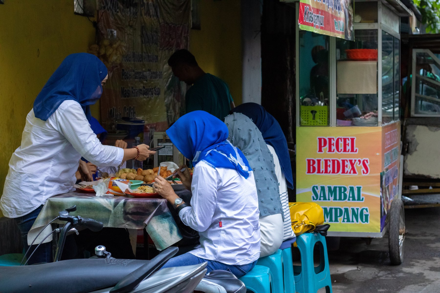 Capaian jumlah mitra, nilai transaksi, dan arus modal yang masuk menyiratkan startup "new retail" cukup berhasil memvalidasi konsepnya sejauh ini