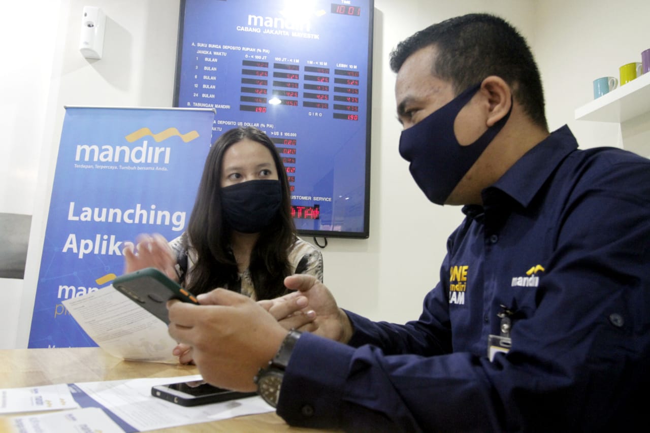 Bank Mandiri merilis aplikasi Mandiri Pintar (Pinjaman Tanpa Ribet) khusus menyasar pengusaha mikro proses pengajuan hanya membutuhkan waktu 15 menit