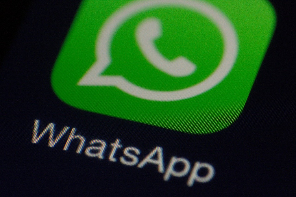 Penggunaan WhatsApp sebagai kanal komunikasi dan distribusi memudahkan startup, khususnya yang memiliki keterbatasan sumberdaya, memulai bisnis