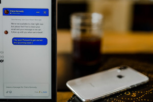 Beberapa plaform lokal mencoba peruntungan di sektor messaging. ChatAja dan Hi App mencoba peruntungan; Qiscus sudah nyaman sebagai platform SDK