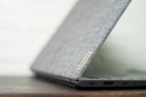 Review-Lenovo-Yoga-Slim-7i-Fabric-Cover-5