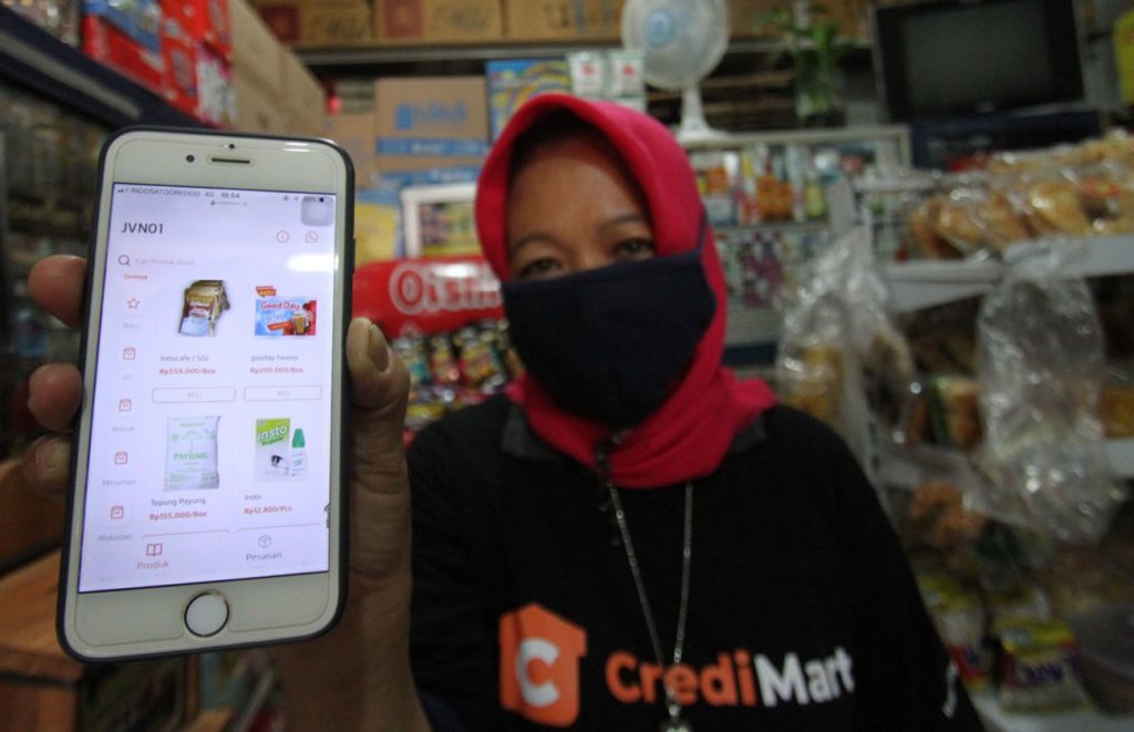 Aplikasi pembukuan digital warung CrediBook merilis CrediMart untuk pengadaan stok barang dagang dan CrediStore aplikasi social commerce / CrediBook