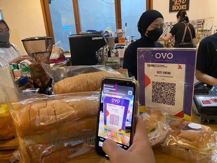 Sebagai platform e-money, OVO bernaung di lisensi dan perizinan Bank Indonesia / OVO