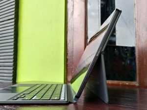 Sisi Kanan ASUS Vivobook 13 Slate OLED