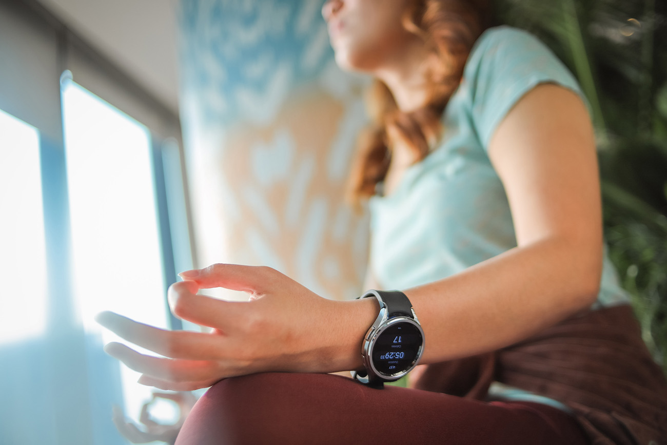 Memadukan penggunaan Galaxy Z Fold5 _ Z Flip5 dengan Galaxy Watch6 Series mendukung konsumen mendapat wellness terbaiknya setiap hari
