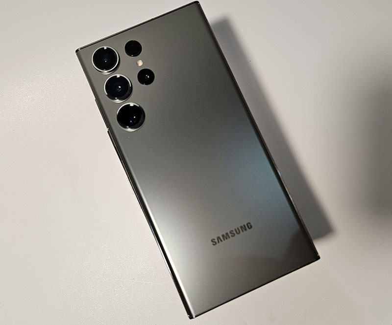 Resolusi-Tinggi-dan-Fitur-Zoom-100x-Menjadi-Standar-Samsung