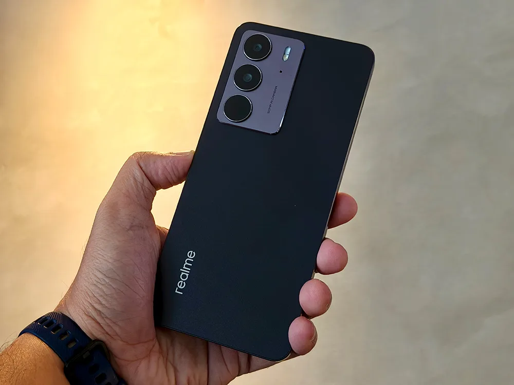 review-realme-c75-desain-4