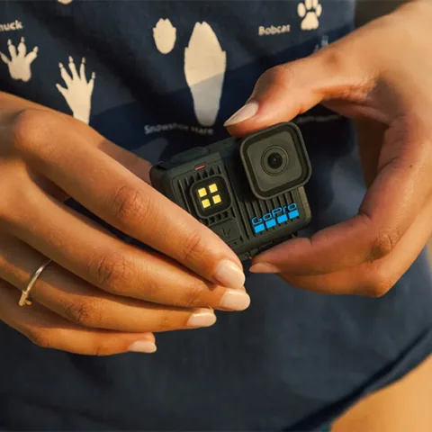 GoPro-Lit-Hero-Adalah-Action-Camera-Mini-dengan-LED-Light-Bawaan