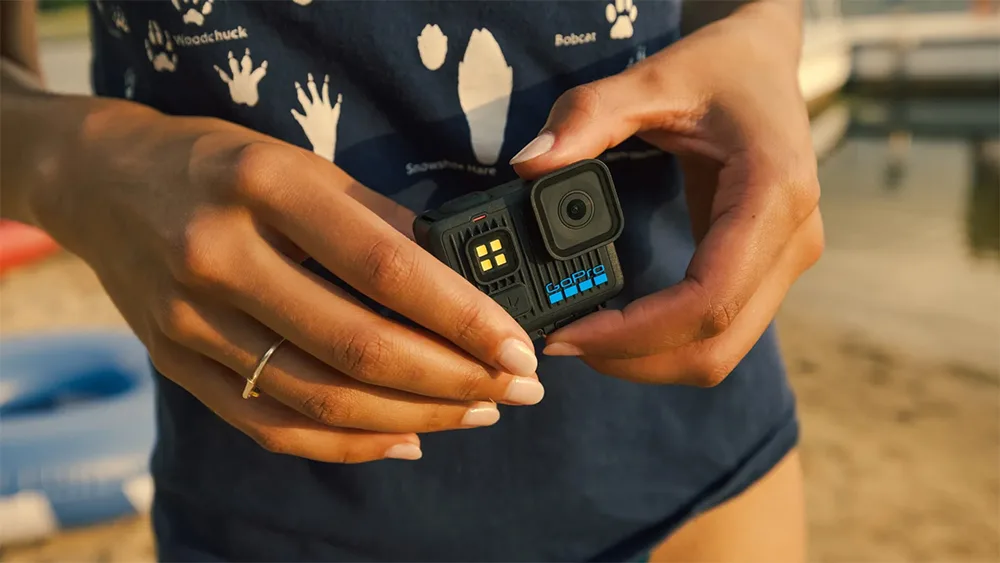 GoPro-Lit-Hero-Adalah-Action-Camera-Mini-dengan-LED-Light-Bawaan