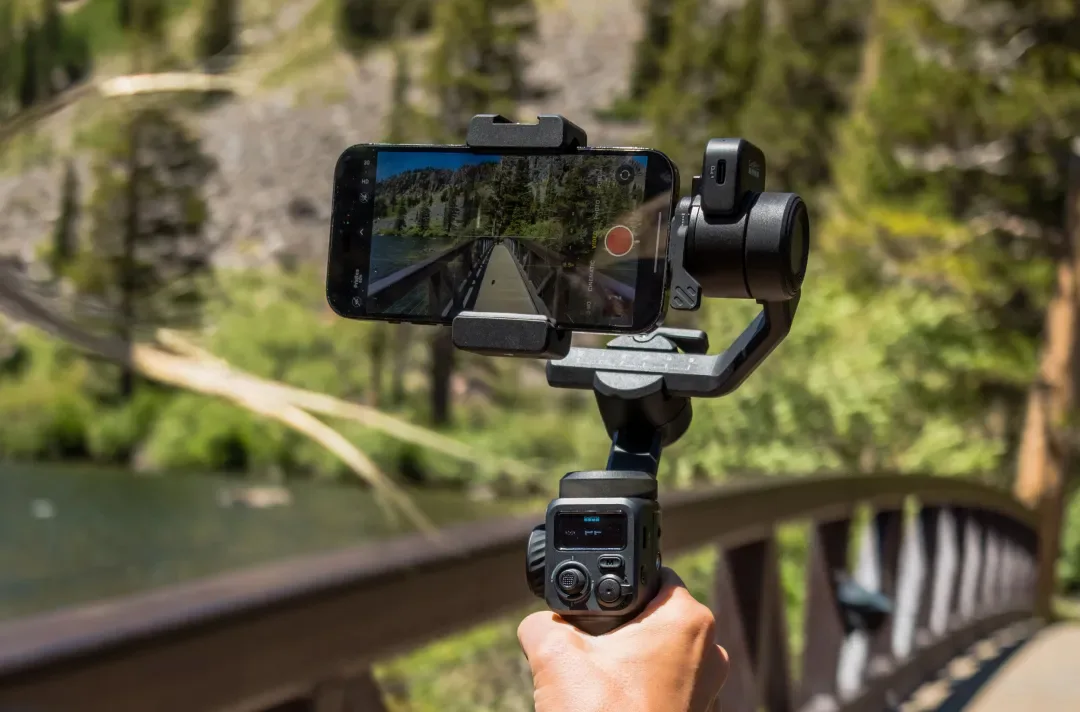 Pendamping Action Camera dan Smartphone, GoPro Perkenalkan Gimbal Fluid Pro AI
