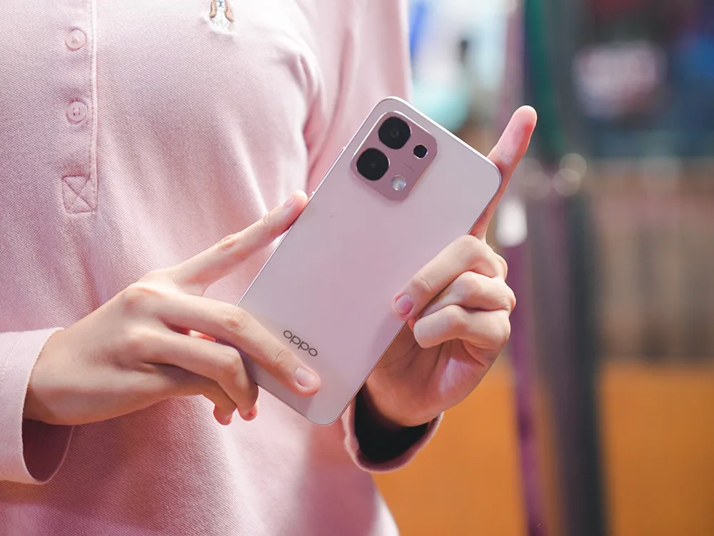 5. Desain mawar dan bezel super tipis OPPO A6 Pro tampil elegan dan stylish