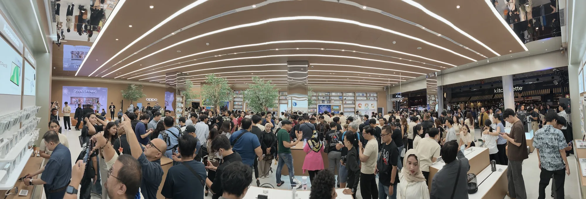 OPPO Flagship Store Gandaria City