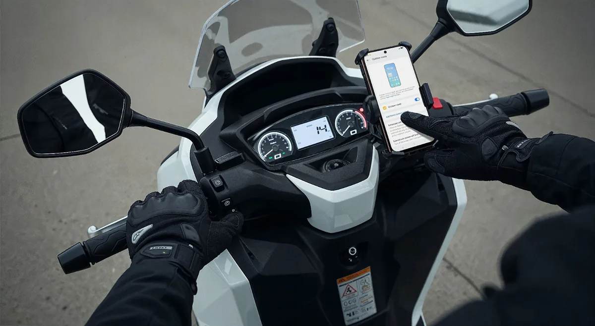 Kapasitas Baterai Besar untuk Seharian