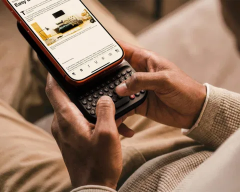 Clicks-Umumkan-Power-Keyboard-dan-Smartphone-Communicator