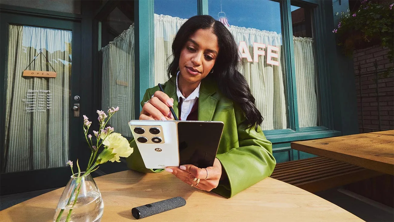 Fitur-dan-Spesifikasi-Utama-Motorola-Razr-Fold-3