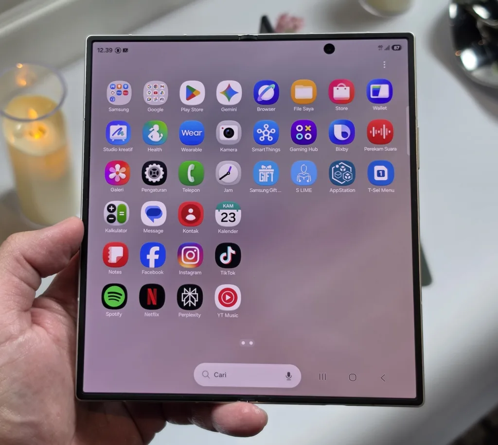 Multitasking Galaxy Z Fold8